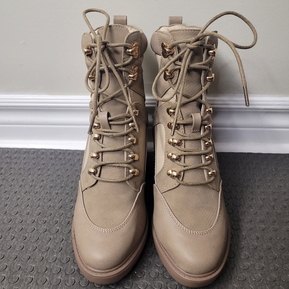 Boots - Picture 3 of 6